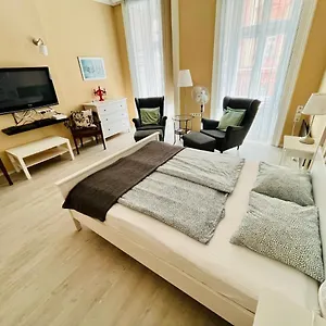  Apartment Academy - Elegant Place Next To The Parliament
